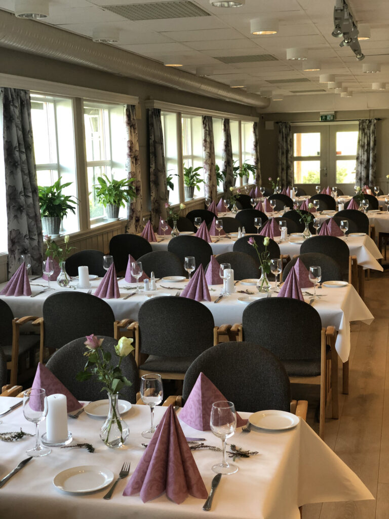 Selskapslokale nede i lilla