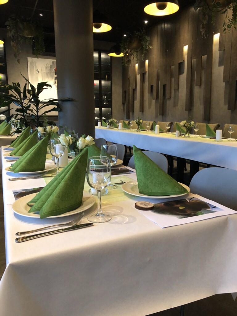 Selskapslokale oppe i grønt